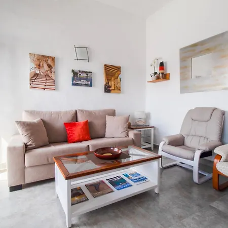 Oceanfront Paradise - شقة *