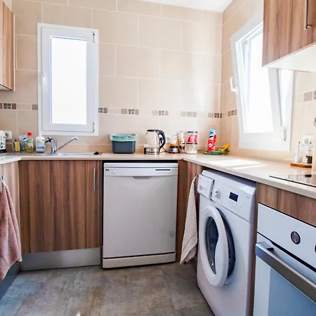 Oceanfront Paradise - * ماهون